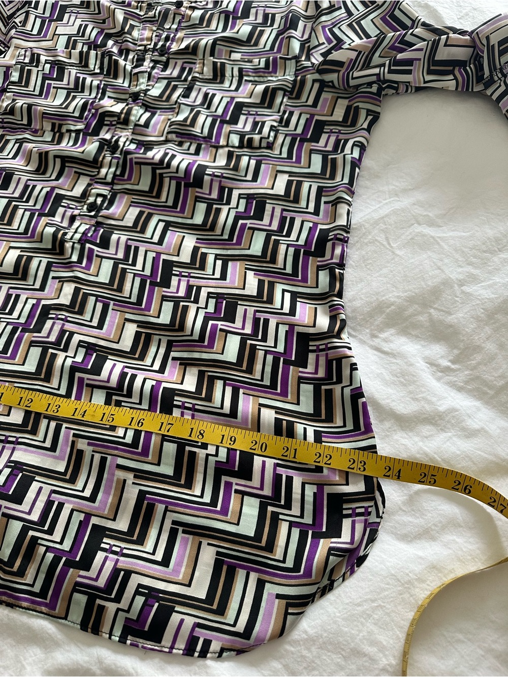Ann Taylor Geometric Tunic Top in Purple, Black, Cream, size 12 - Picture 12 of 13